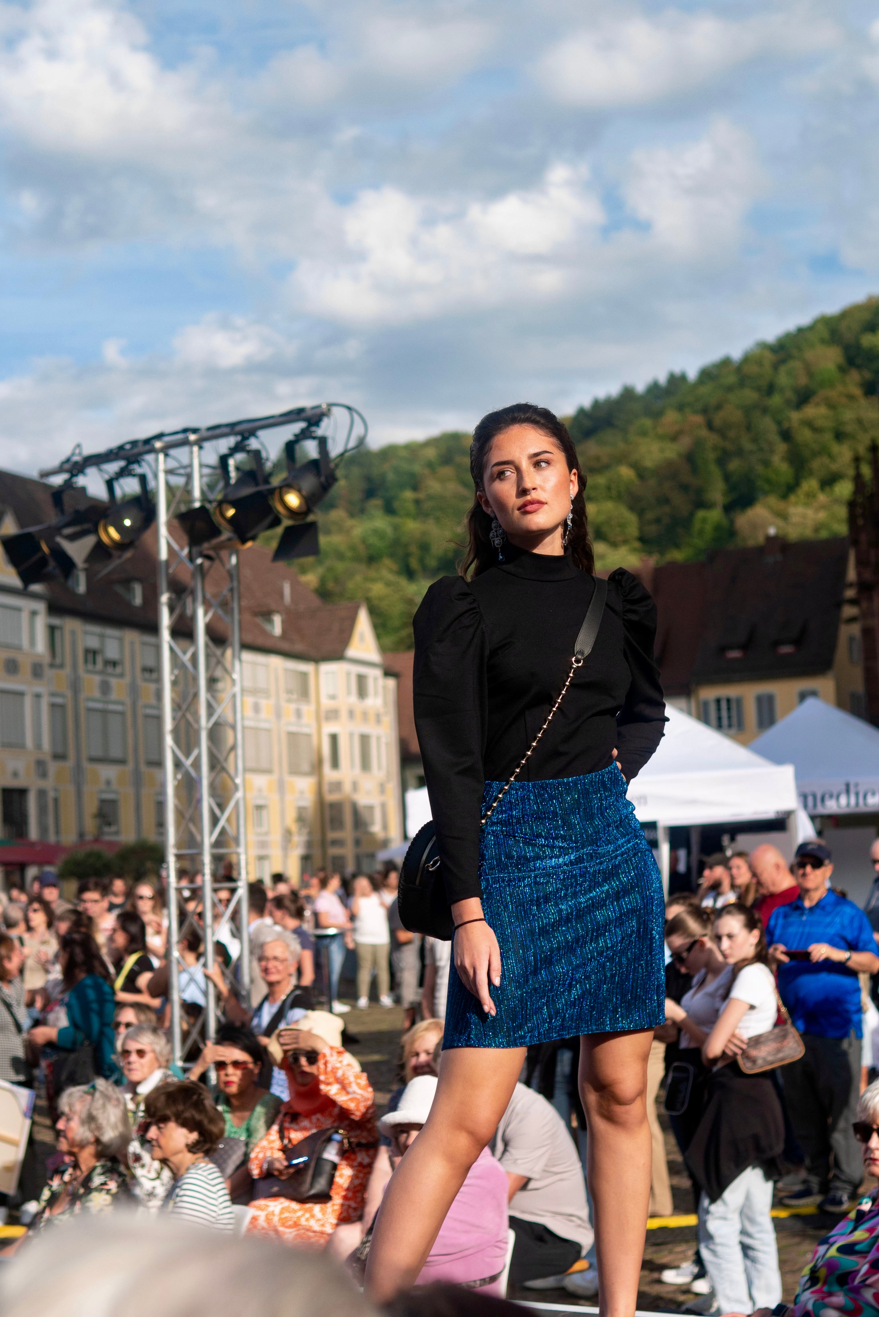 Gonna glitter blu/nera